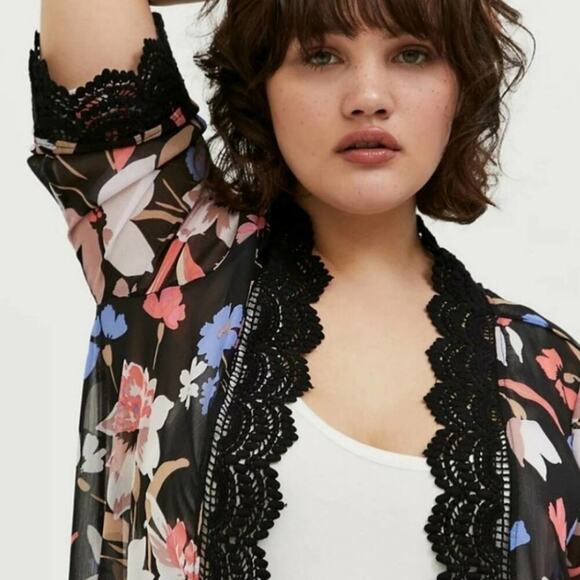 Torrid crocheted lace trimmed floral Chiffon kimono duster plus size 1X 2X - Picture 3 of 13